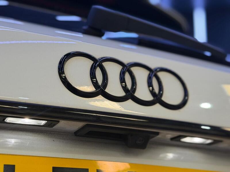 Audi A4 Avant 2.0 TDI 40 Black Edition S Tronic quattro Euro 6 (s/s) 5dr - U528