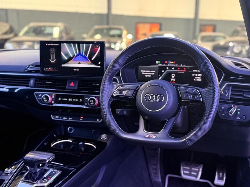 Audi A4 Avant 2.0 TDI 40 Black Edition S Tronic quattro Euro 6 (s/s) 5dr - U528