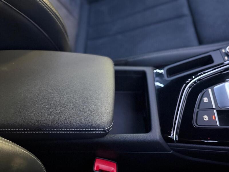 Audi A4 Avant 2.0 TDI 40 Black Edition S Tronic quattro Euro 6 (s/s) 5dr - U528