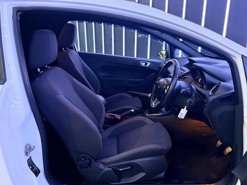 Ford Fiesta 1.0T EcoBoost ST-Line Euro 6 (s/s) 3dr - U568