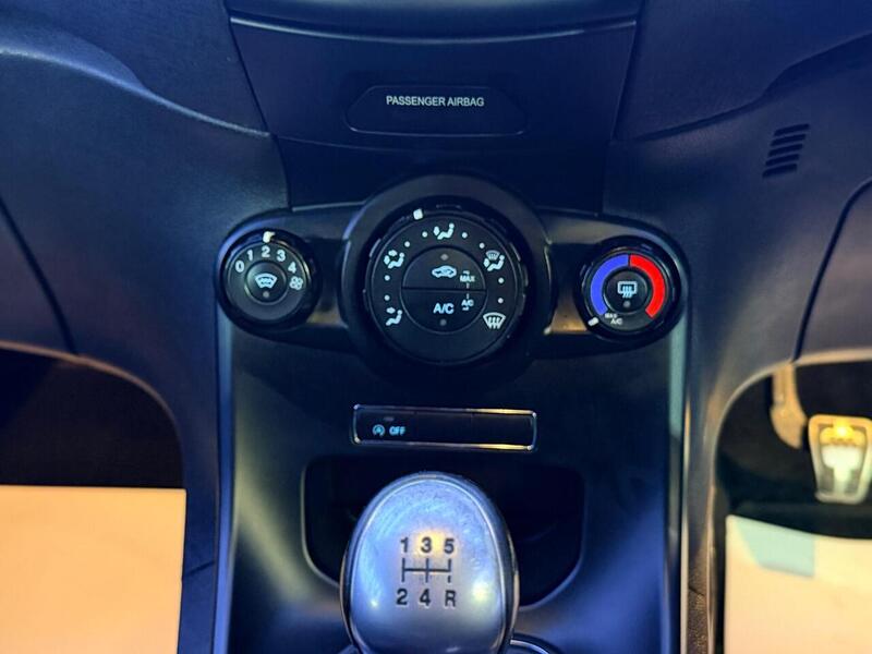 Ford Fiesta 1.0T EcoBoost ST-Line Euro 6 (s/s) 3dr - U568