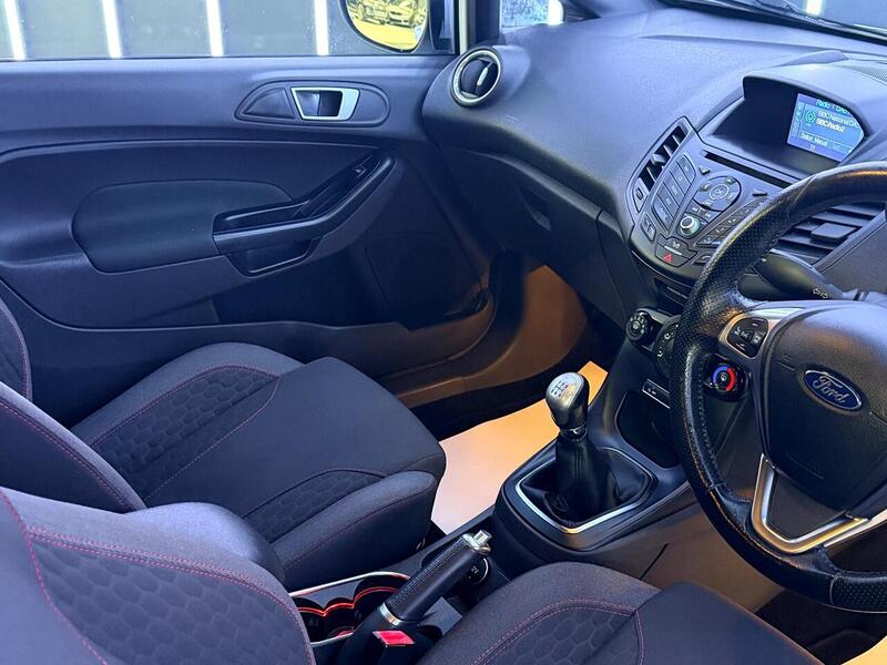 Ford Fiesta 1.0T EcoBoost ST-Line Euro 6 (s/s) 3dr - U568