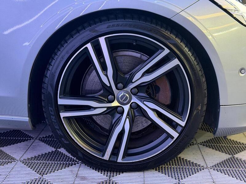Volvo V90 2.0 D5 PowerPulse R-Design Pro Auto AWD Euro 6 (s/s) 5dr - U575