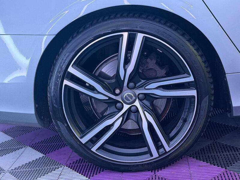 Volvo V90 2.0 D5 PowerPulse R-Design Pro Auto AWD Euro 6 (s/s) 5dr - U575