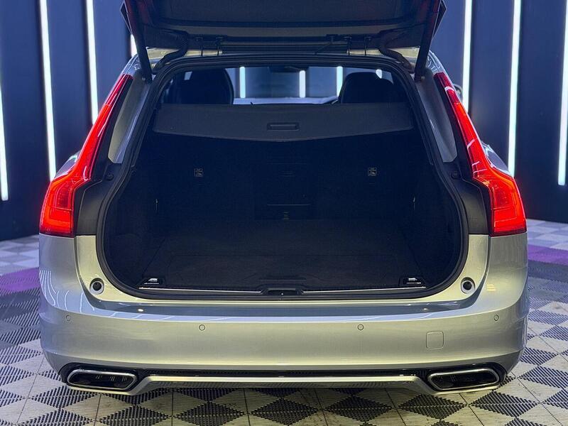 Volvo V90 2.0 D5 PowerPulse R-Design Pro Auto AWD Euro 6 (s/s) 5dr - U575