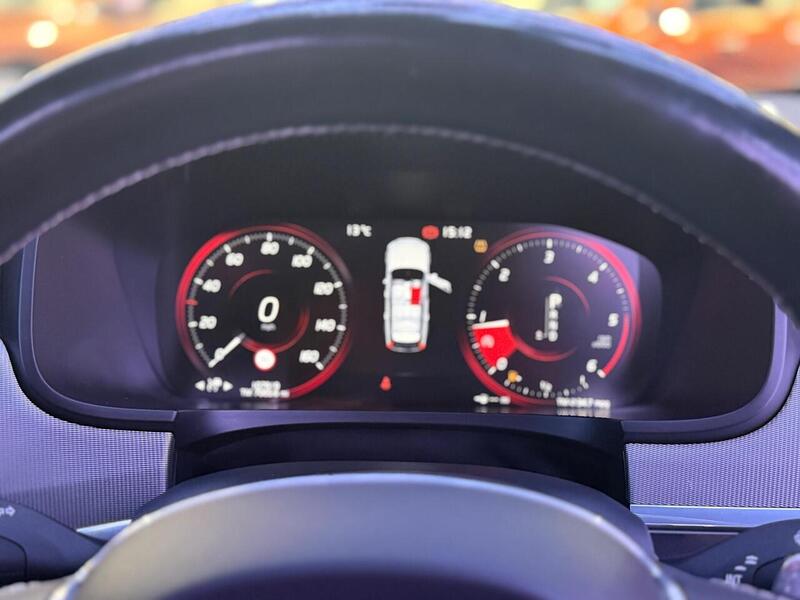 Volvo V90 2.0 D5 PowerPulse R-Design Pro Auto AWD Euro 6 (s/s) 5dr - U575