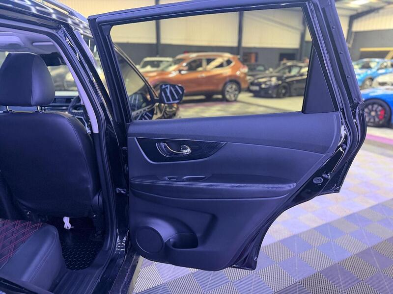 Nissan X-Trail 1.7 dCi N-Connecta CVT Euro 6 (s/s) 5dr - U576