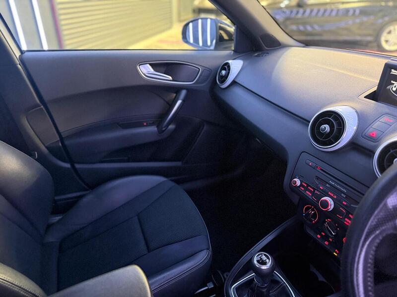 Audi A1 1.6 TDI S line Style Edition Sportback Euro 5 (s/s) 5dr - U579