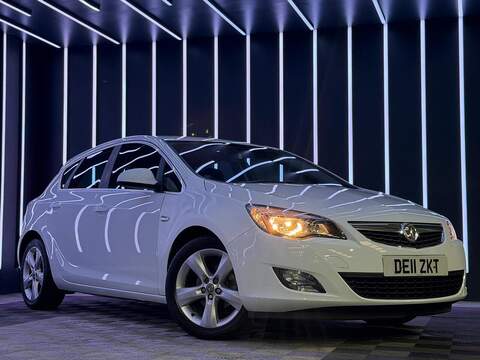 Vauxhall Astra Zafira Tourer SRi MPV 1 Automatic Petrol