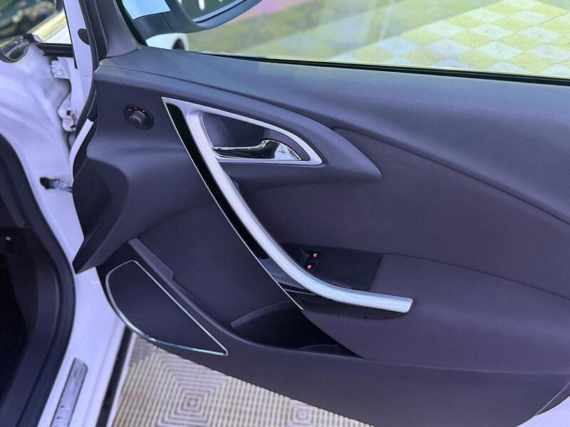 Vauxhall Astra 1.6 16v SRi Auto Euro 5 5dr - U581