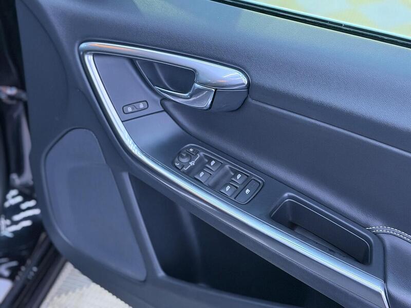 Volvo V60 2.0 D3 R-Design Lux Nav Auto Euro 6 (s/s) 5dr - U595
