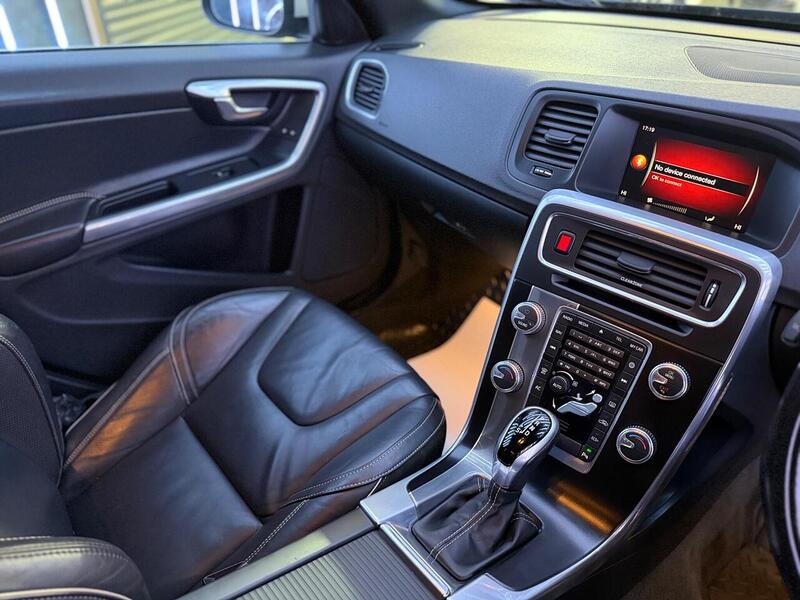 Volvo V60 2.0 D3 R-Design Lux Nav Auto Euro 6 (s/s) 5dr - U595