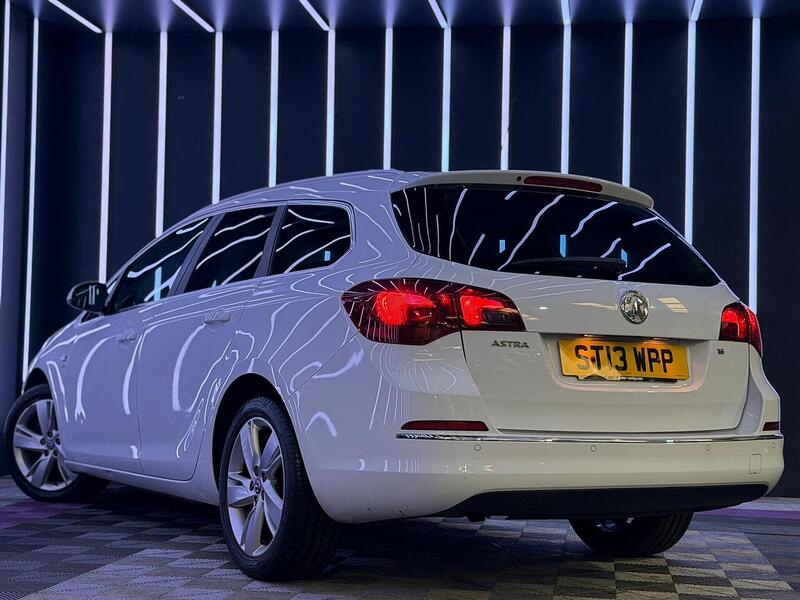 Vauxhall Astra 1.6 16V SRi Sports Tourer Auto Euro 5 5dr - U597