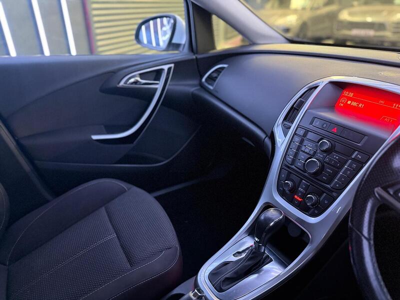 Vauxhall Astra 1.6 16V SRi Sports Tourer Auto Euro 5 5dr - U597