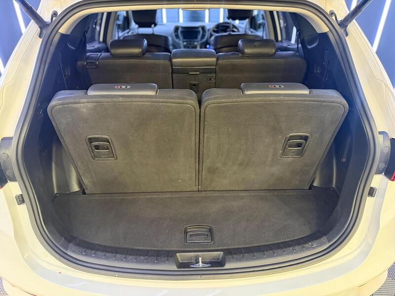 Hyundai Santa Fe 2.2 CRDi Blue Drive Premium SE 4WD Euro 6 (s/s) 5dr (7 Seat) - U602