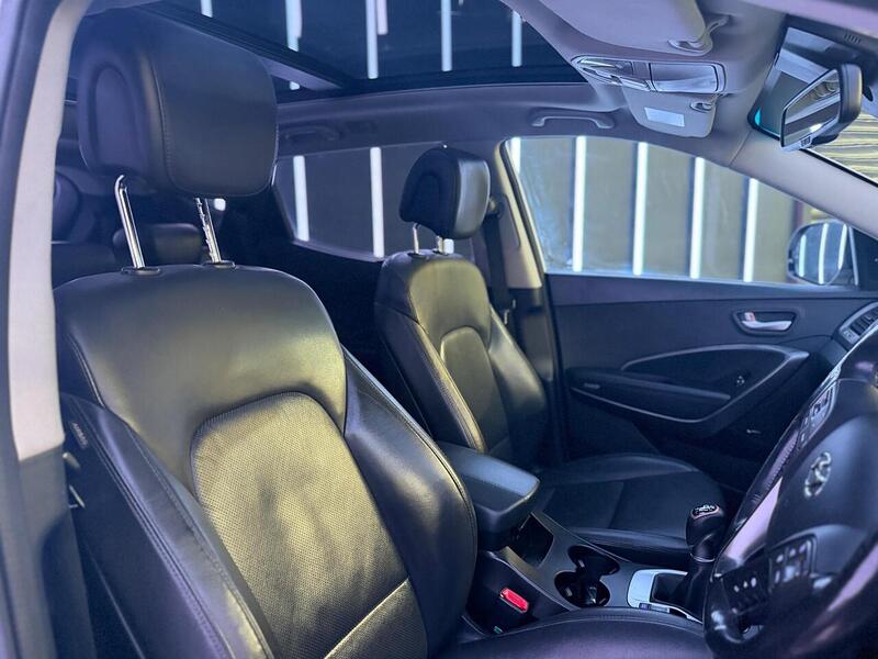 Hyundai Santa Fe 2.2 CRDi Blue Drive Premium SE 4WD Euro 6 (s/s) 5dr (7 Seat) - U602