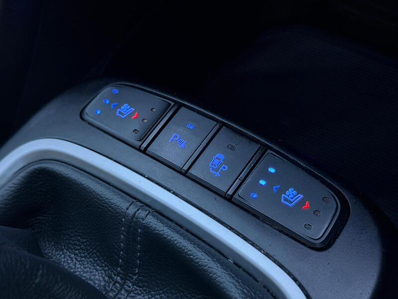 Hyundai Santa Fe 2.2 CRDi Blue Drive Premium SE 4WD Euro 6 (s/s) 5dr (7 Seat) - U602