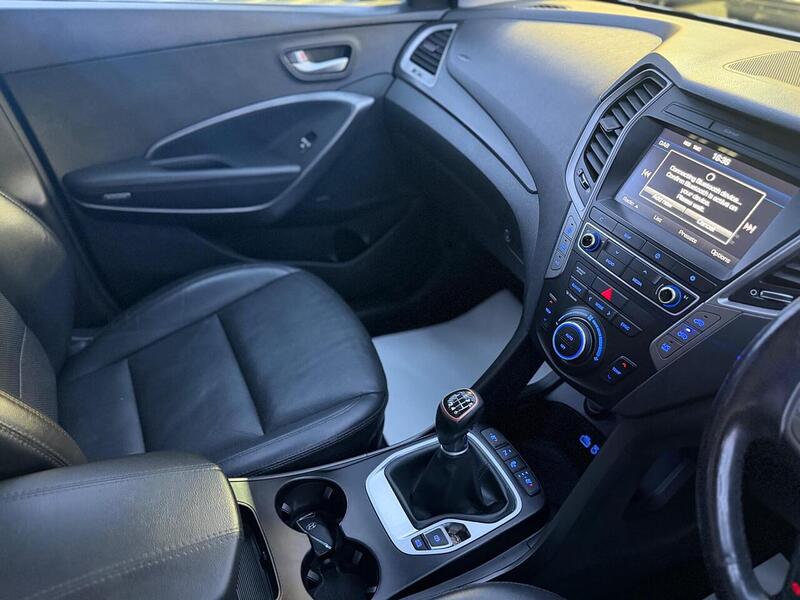 Hyundai Santa Fe 2.2 CRDi Blue Drive Premium SE 4WD Euro 6 (s/s) 5dr (7 Seat) - U602