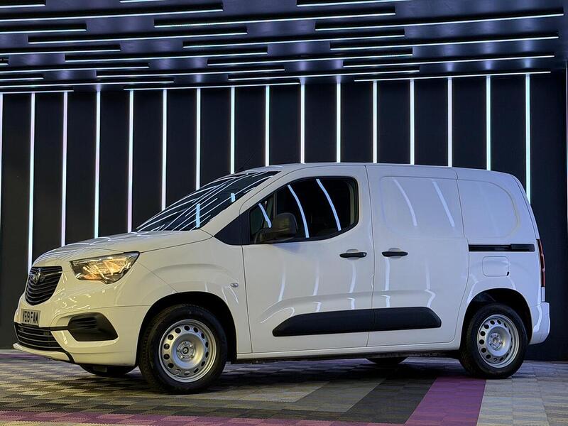 Vauxhall Combo 1.6 Turbo D 2000 Sportive L1 H1 Euro 6 (s/s) 4dr - U634