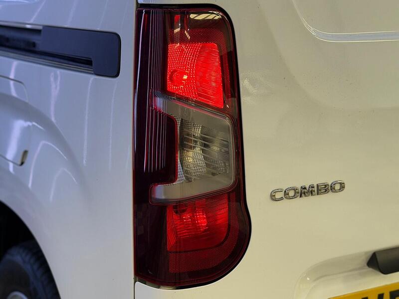 Vauxhall Combo 1.6 Turbo D 2000 Sportive L1 H1 Euro 6 (s/s) 4dr - U634