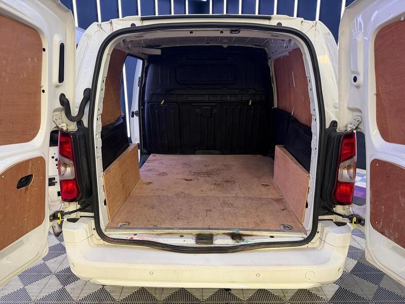 Vauxhall Combo 1.6 Turbo D 2000 Sportive L1 H1 Euro 6 (s/s) 4dr - U634