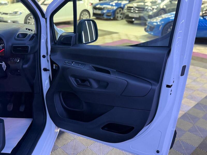 Vauxhall Combo 1.6 Turbo D 2000 Sportive L1 H1 Euro 6 (s/s) 4dr - U634