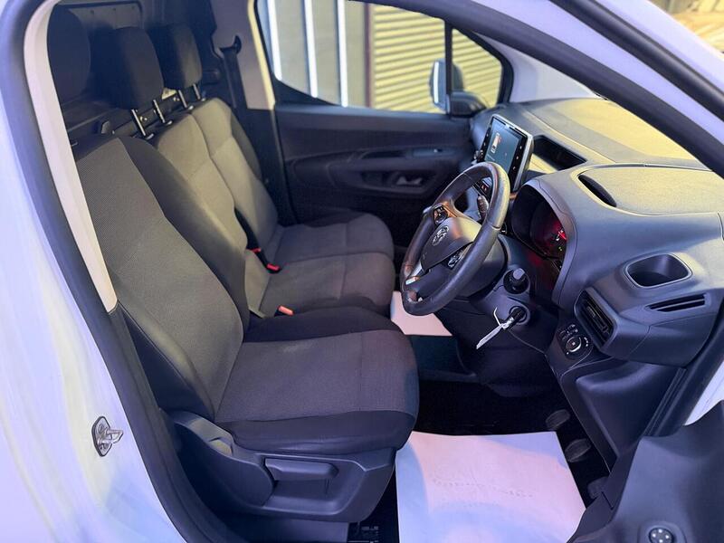 Vauxhall Combo 1.6 Turbo D 2000 Sportive L1 H1 Euro 6 (s/s) 4dr - U634