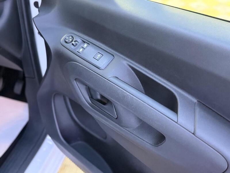 Vauxhall Combo 1.6 Turbo D 2000 Sportive L1 H1 Euro 6 (s/s) 4dr - U634