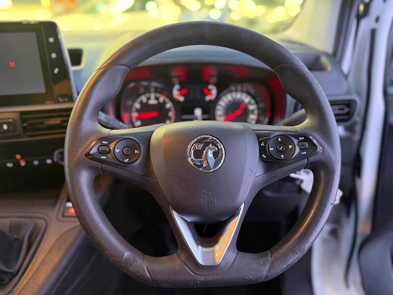 Vauxhall Combo 1.6 Turbo D 2000 Sportive L1 H1 Euro 6 (s/s) 4dr - U634