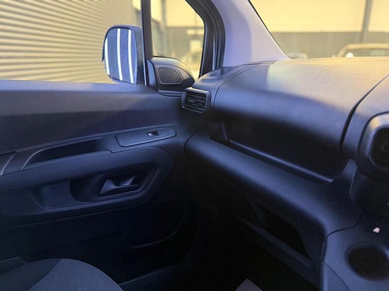 Vauxhall Combo 1.6 Turbo D 2000 Sportive L1 H1 Euro 6 (s/s) 4dr - U634