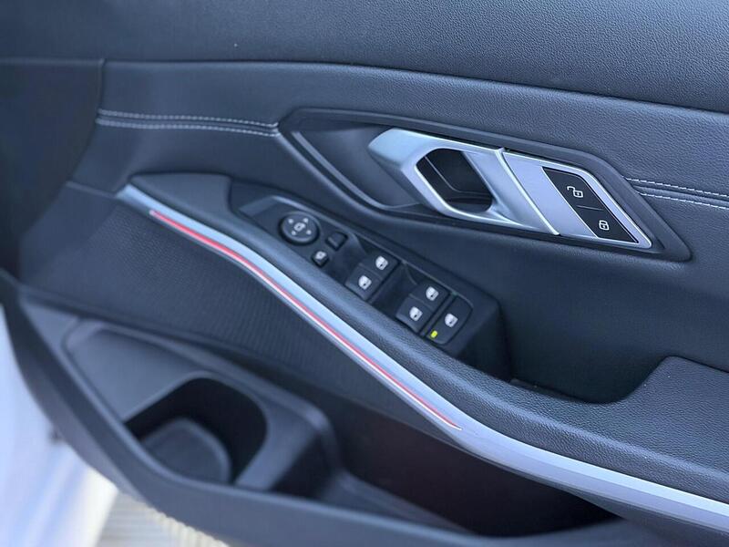 BMW 3 Series 2.0 320i M Sport Auto Euro 6 (s/s) 4dr - U651