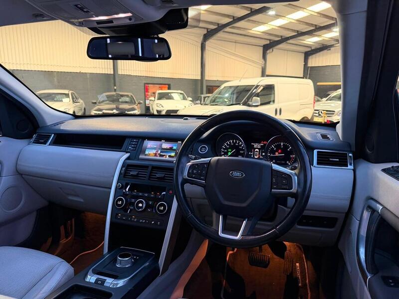 Land Rover Discovery Sport 2.0 TD4 HSE Black Auto 4WD Euro 6 (s/s) 5dr - U674