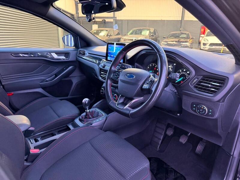 Ford Focus 1.0T EcoBoost ST-Line Edition Euro 6 (s/s) 5dr - U677