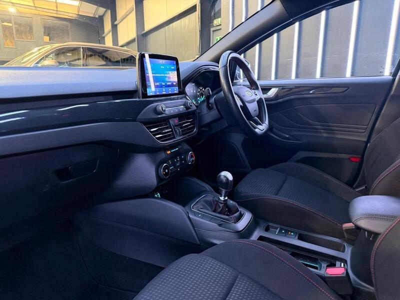 Ford Focus 1.0T EcoBoost ST-Line Edition Euro 6 (s/s) 5dr - U677