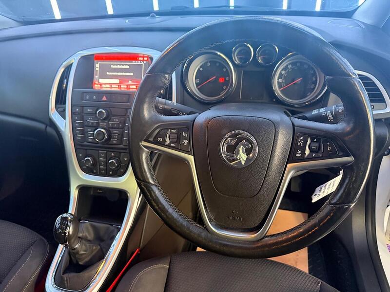 Vauxhall Astra 2.0 CDTi Tech Line GT Euro 5 (s/s) 5dr - U680