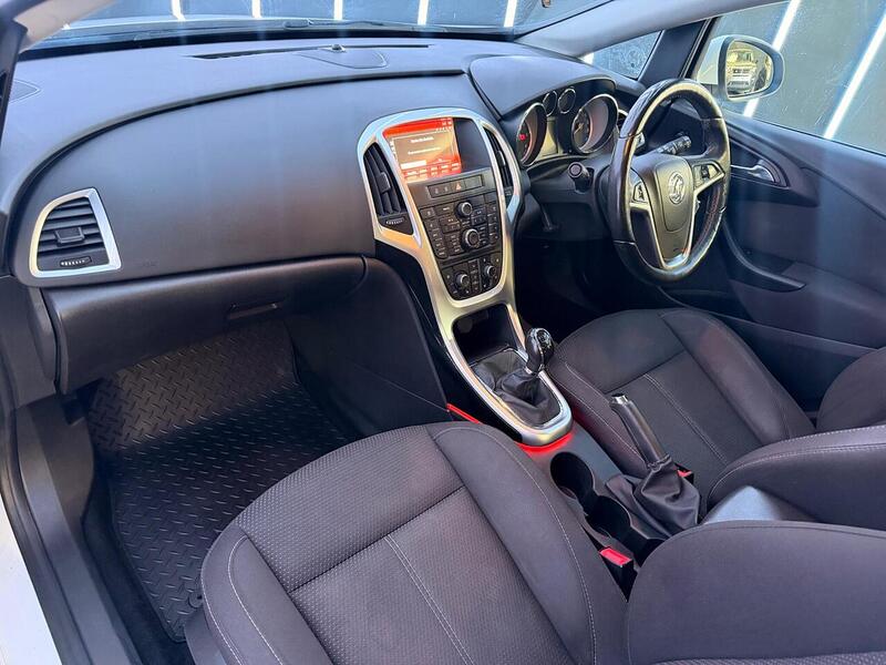 Vauxhall Astra 2.0 CDTi Tech Line GT Euro 5 (s/s) 5dr - U680