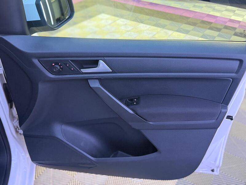 Volkswagen Caddy Maxi Life 2.0 TDI BlueMotion Tech DSG Euro 6 (s/s) 5dr - U686