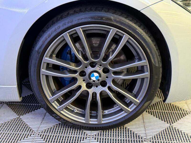 BMW 3 Series 2.0 320i M Sport Shadow Edition Touring Euro 6 (s/s) 5dr - U690