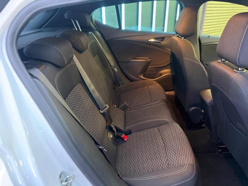 Vauxhall Astra 1.6 CDTi BiTurbo SRi VX Line Nav Euro 6 (s/s) 5dr - U705