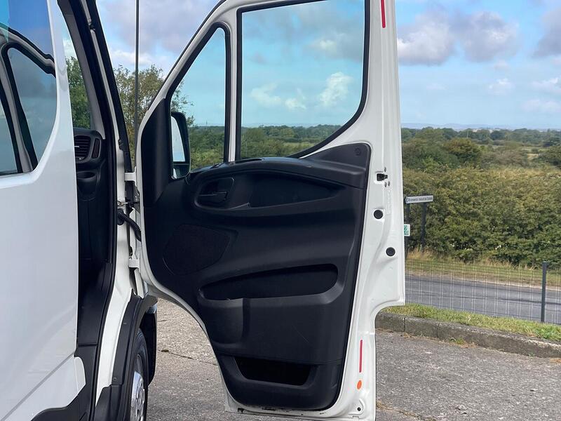 Iveco Daily Daily 2.3 TD 14V 35S 3520 (Business) L2 H2 5dr - U74