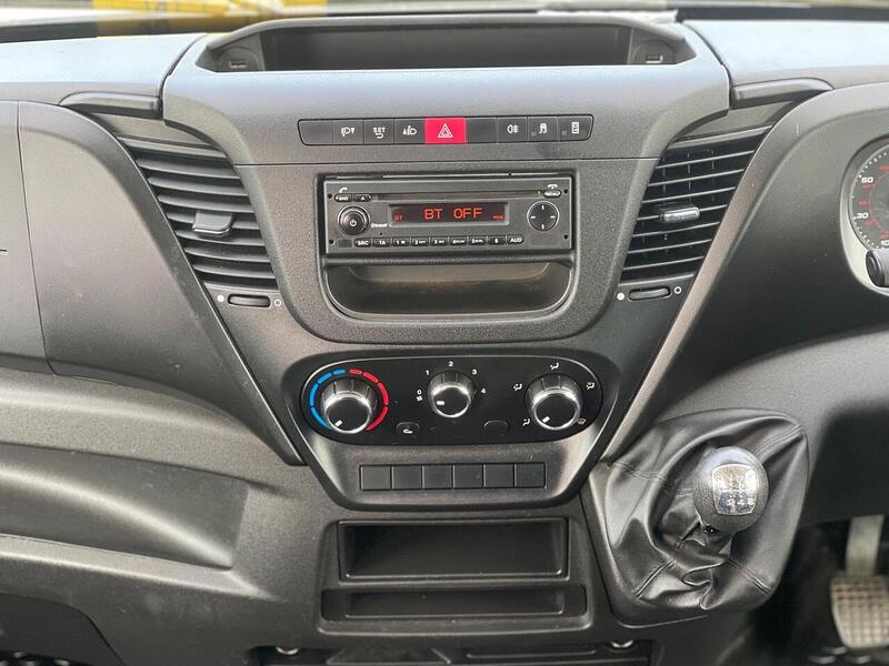 Iveco Daily Daily 2.3 TD 14V 35S 3520 (Business) L2 H2 5dr - U74