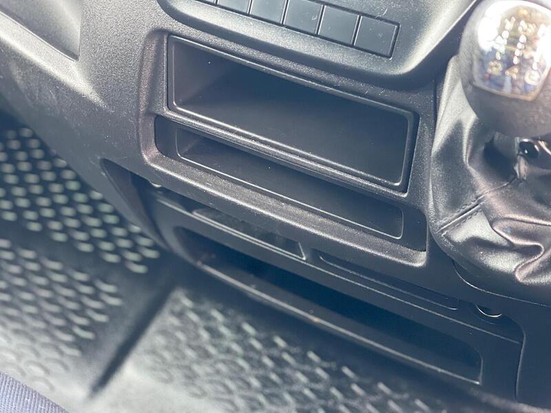 Iveco Daily Daily 2.3 TD 14V 35S 3520 (Business) L2 H2 5dr - U74