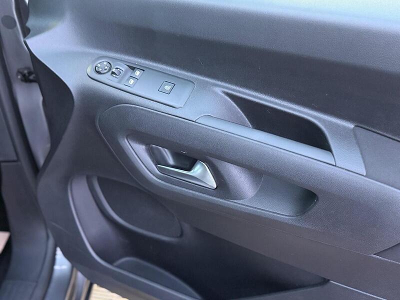 Vauxhall Combo Life 1.5 Turbo D BlueInjection Energy Auto Euro 6 (s/s) 5dr - U749