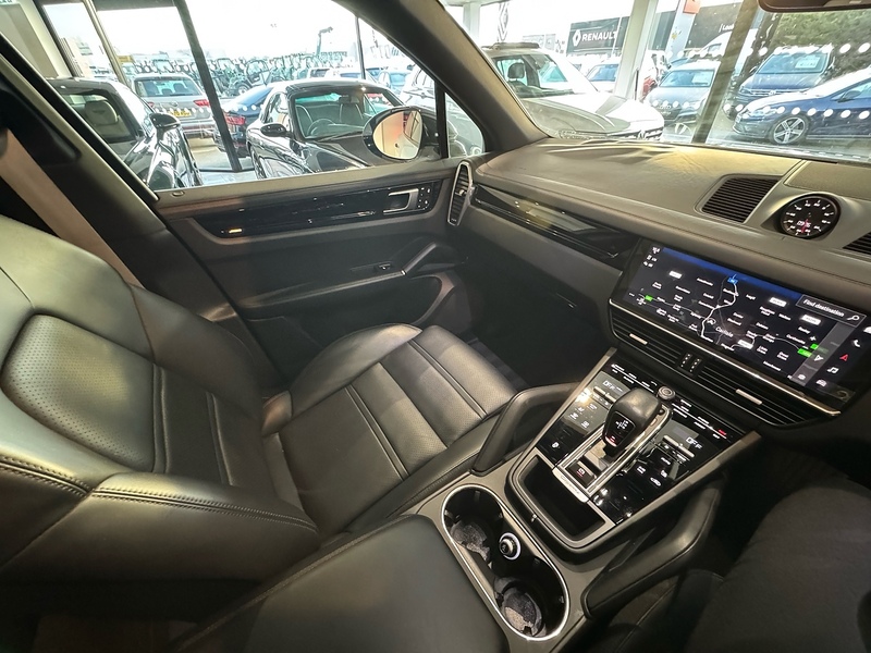Porsche Cayenne 3.0T V6 GPF SUV 5dr Petrol TiptronicS 4WD Euro 6 (s/s) (340 ps) - U3829