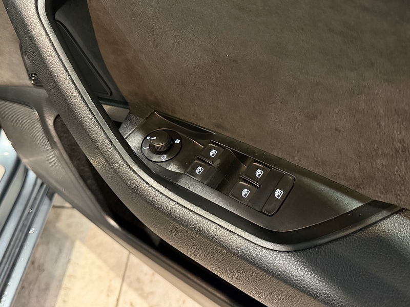 Skoda Superb 2.0 TDI SportLine Estate 5dr Diesel DSG Euro 6 (s/s) (190 ps) - U5934