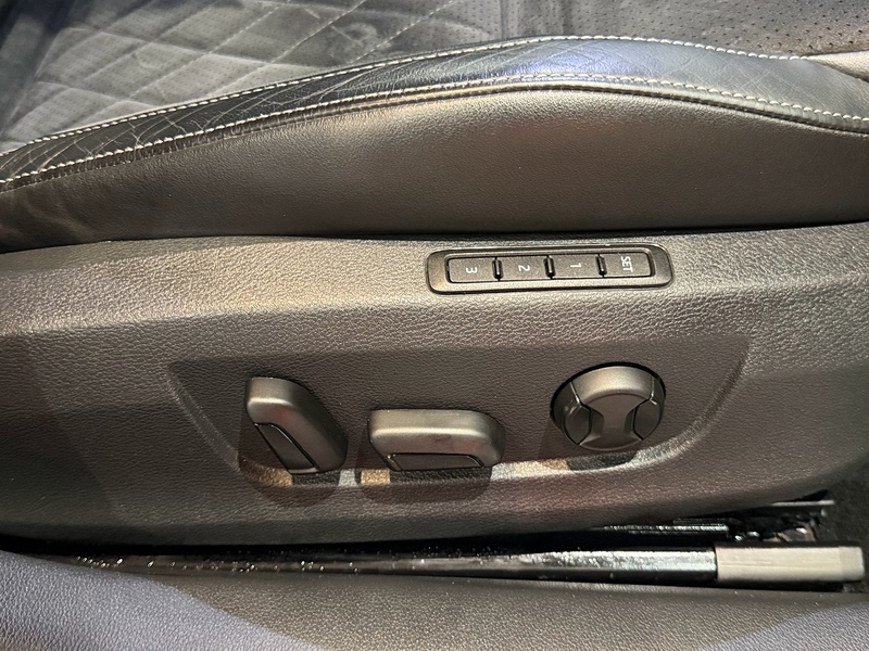 Skoda Superb 2.0 TDI SportLine Estate 5dr Diesel DSG Euro 6 (s/s) (190 ps) - U5934