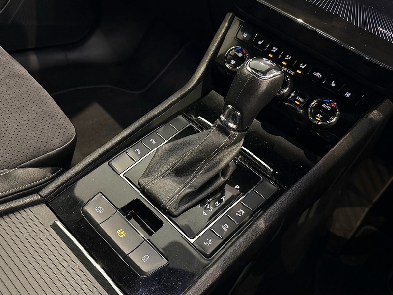 Skoda Superb 2.0 TDI SportLine Estate 5dr Diesel DSG Euro 6 (s/s) (190 ps) - U5934