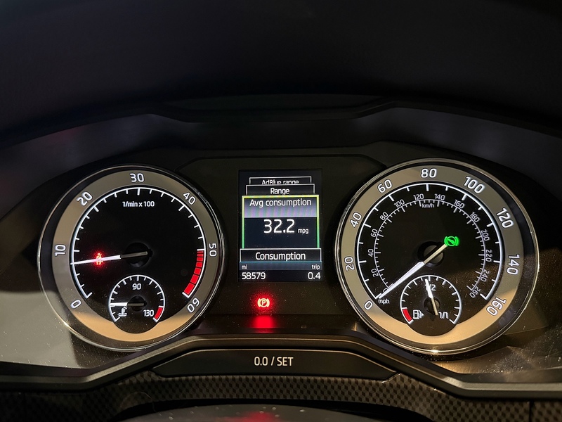 Skoda Superb 2.0 TDI SportLine Estate 5dr Diesel DSG Euro 6 (s/s) (190 ps) - U5934