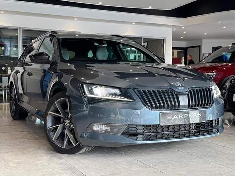 Skoda Superb 2.0 TSI BlueMotion Tech R Estate 5dr Petrol DSG 4Motion Euro 6 (s/s) (310 ps)