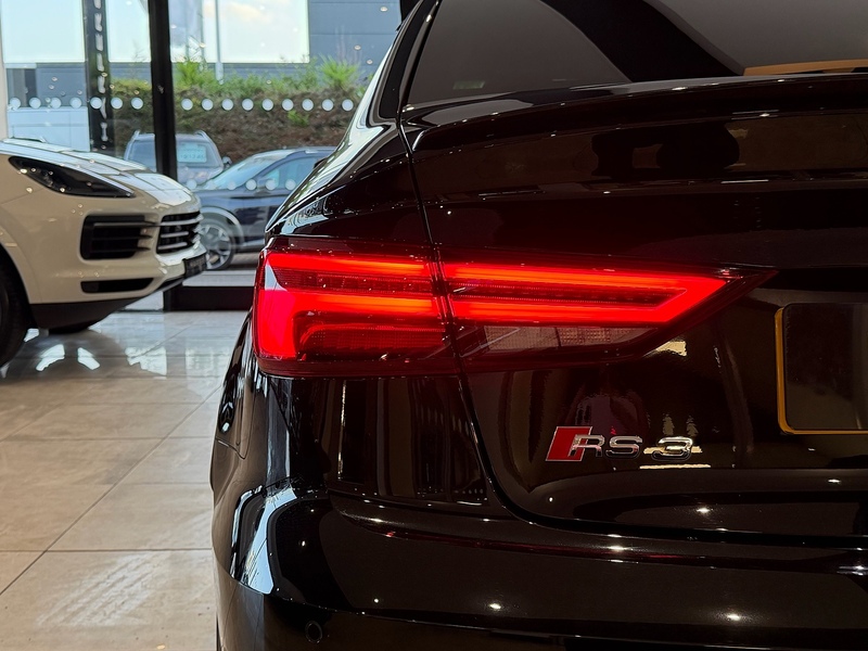 Audi RS3 2.5 TFSI Saloon 4dr Petrol S Tronic quattro Euro 6 (s/s) (400 ps) 2.5 4dr Saloon Automatic Petrol - U5996